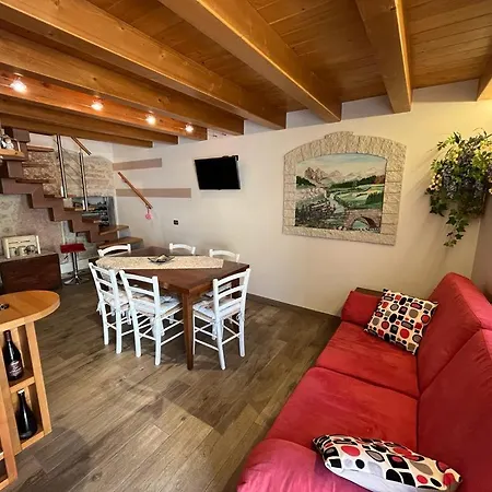 Casa Vallenari *
